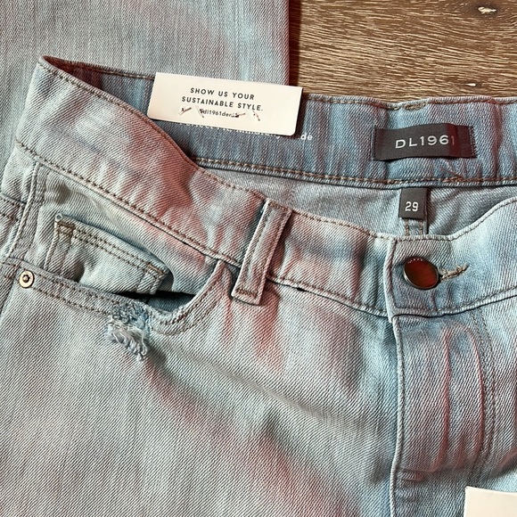 DL1961 Mara Ripped Straight Ankle High- Rise Instasculpt Straight Jeans in Ross - Picture 15 of 16